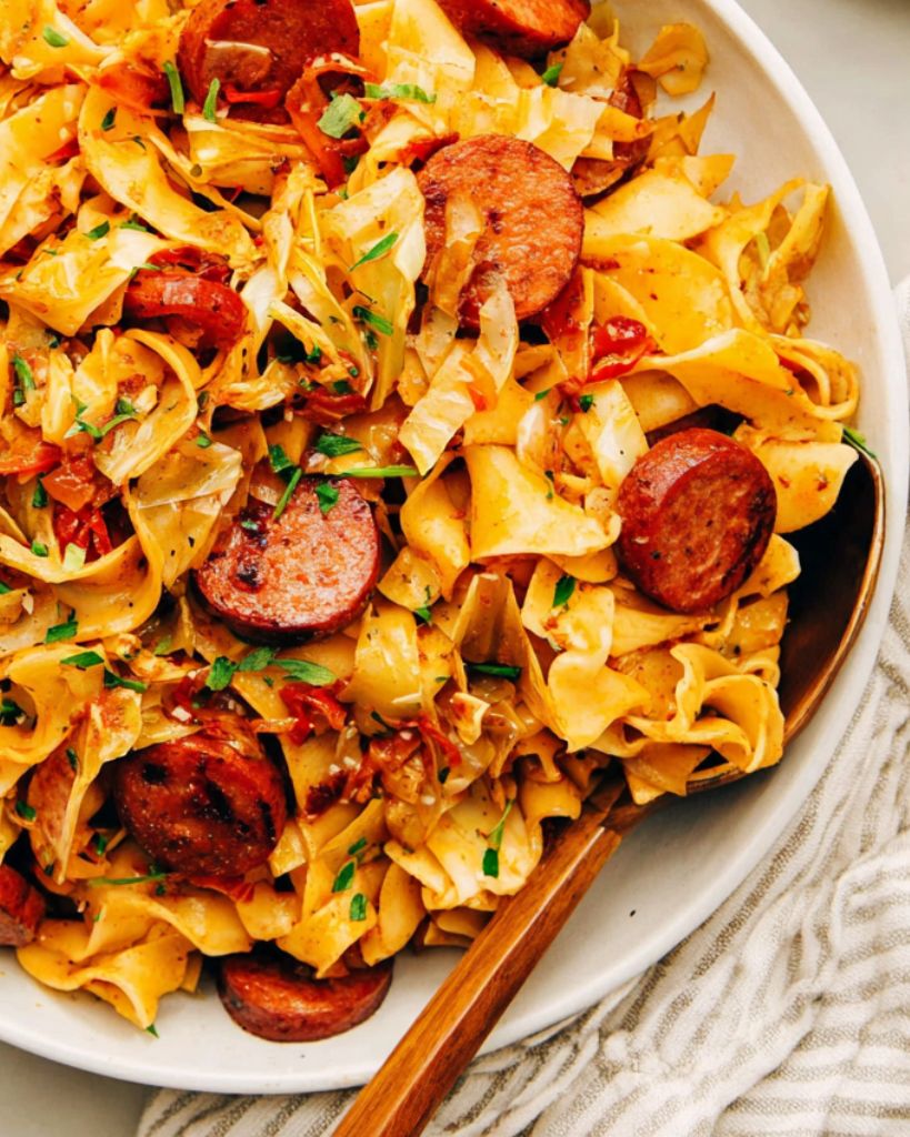 Kielbasa Cabbage Noodles Recipe 2 Design sans titre 2025 08 26T221143.913