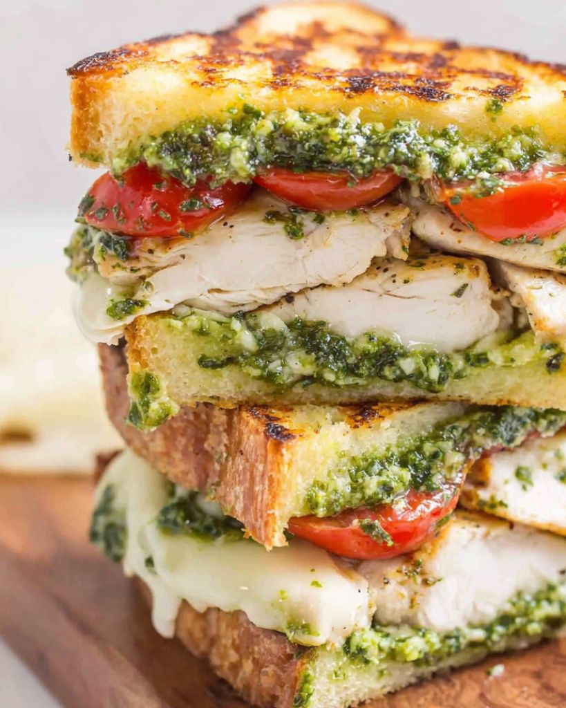 Chicken Pesto Sandwich 1 Design sans titre 2025 10 04T225239.196