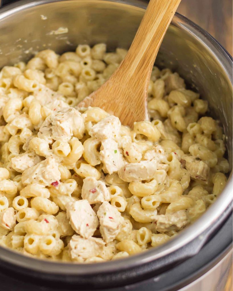 Instant Pot Chicken Mac and Cheese 1 Design sans titre 2025 10 24T001156.654