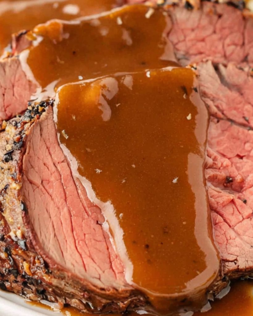 Tender Eye of Round Roast Beef with Rich Gravy 2 Design sans titre 2025 11 09T015237.406