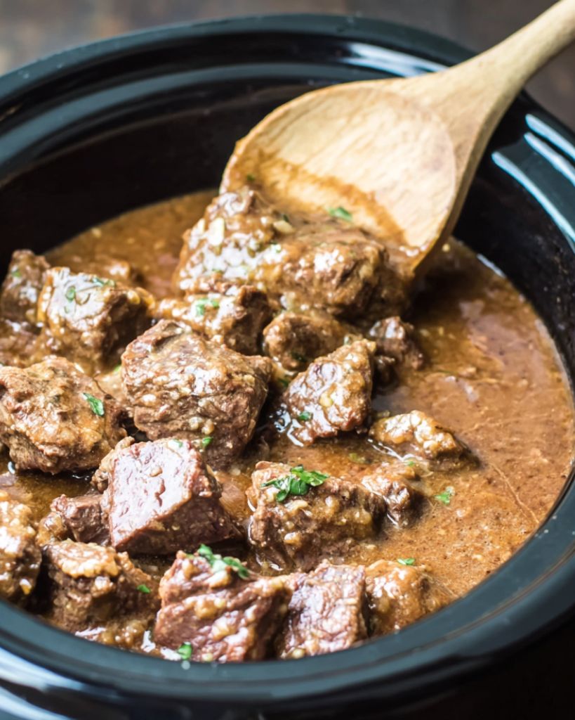 Slow Cooker Beef Tips with Gravy 1 Design sans titre 2025 11 09T233316.134