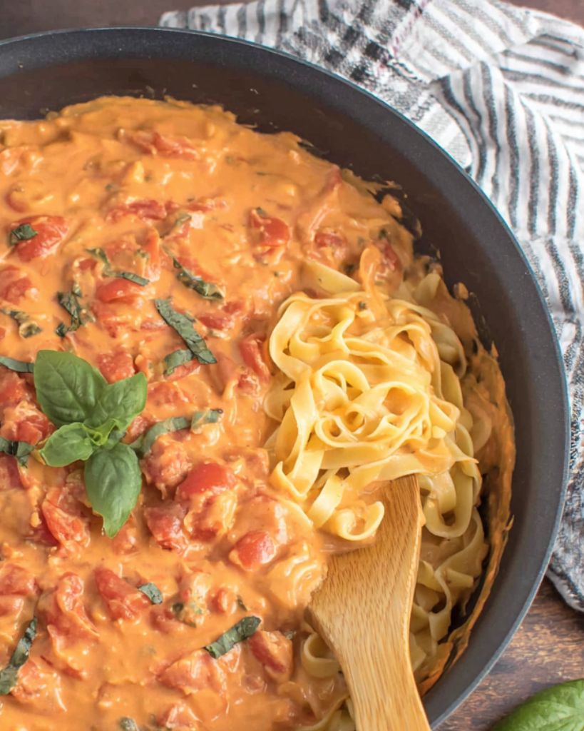 Easy Tomato Cream Sauce 1 Design sans titre 2025 11 12T002038.406