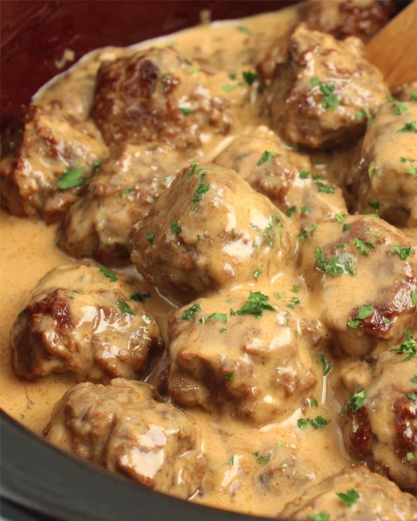 Crock Pot Swedish Meatballs 1 Design sans titre 2026 04 05T234055.100
